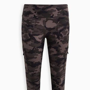 💜Torrid NWoT Happy Camper Full Length Cargo Legging - Performance Camo Gray